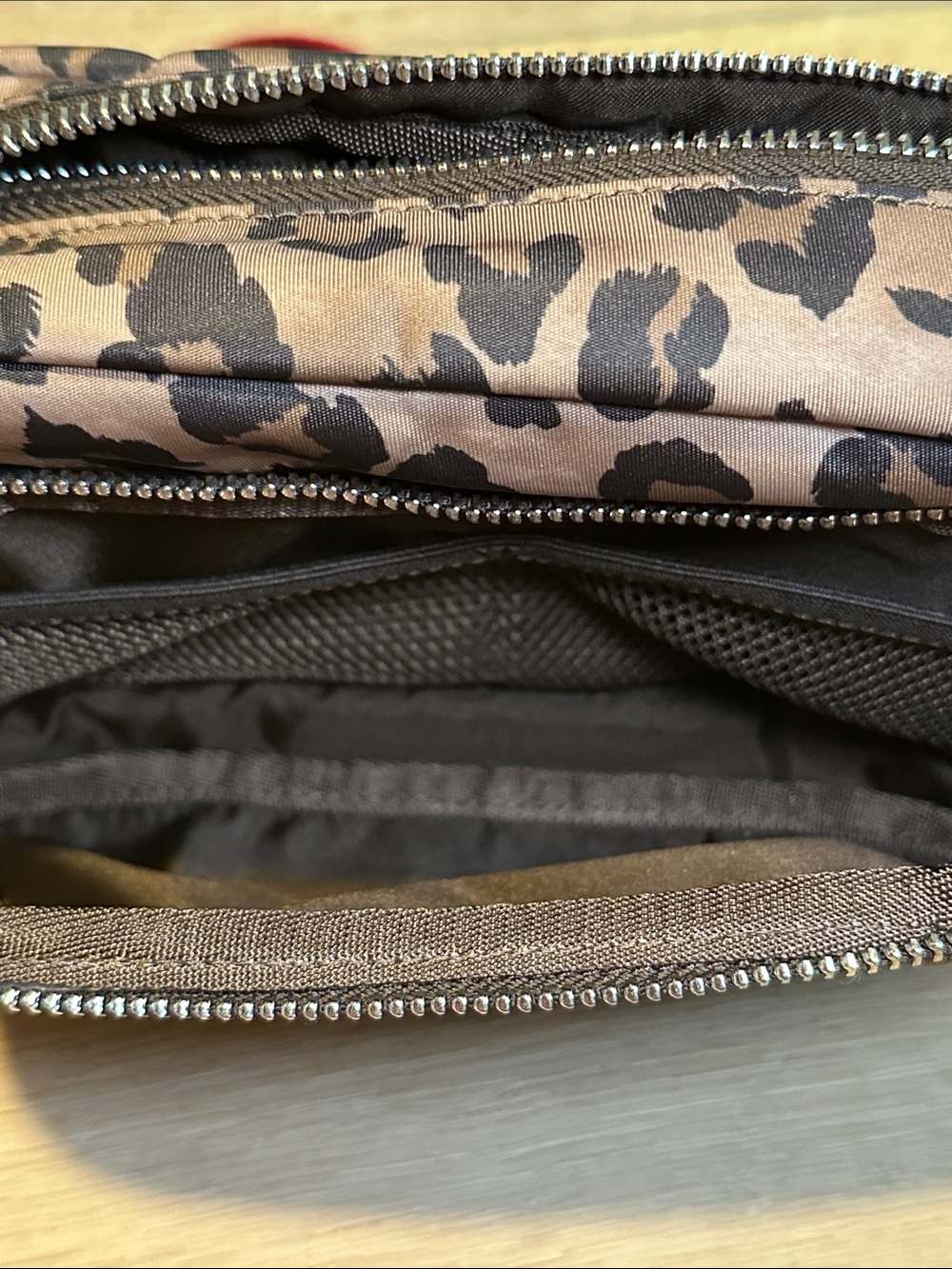 Lululemon Everywhere Crossbody Bag 2L - Picture 5 of 7